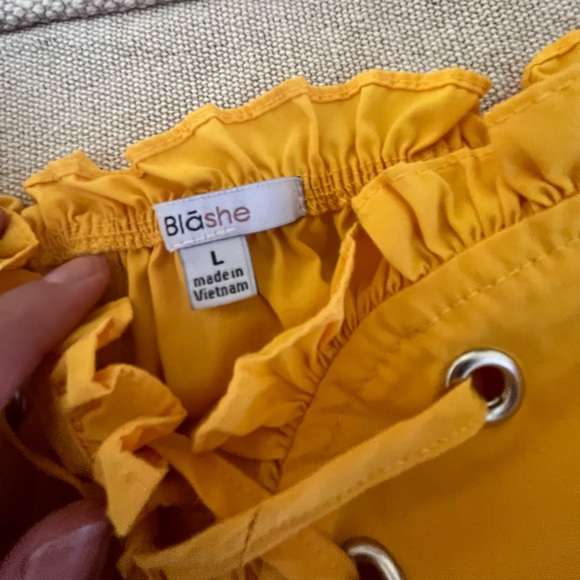 Blashe- Peasant puff sleeve crop top in yellow- Size L - Picture 2 of 5